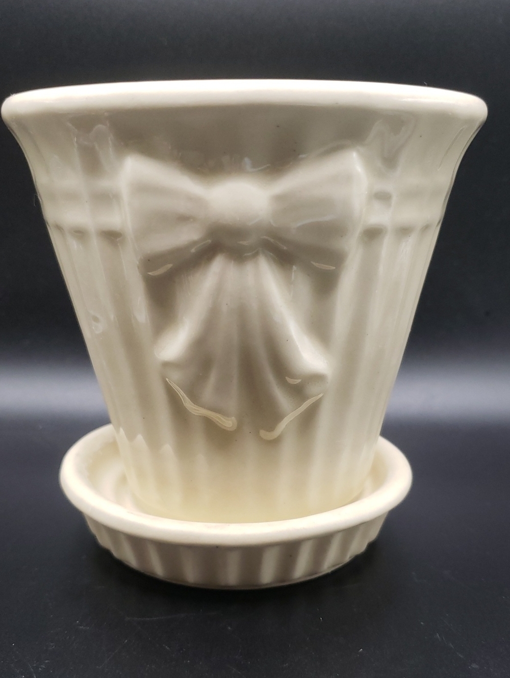 Shawnee Pottery Vintage Ribbed Cream Ceramic Planter with Bow Detail